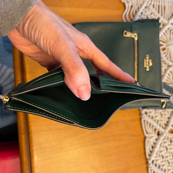 Coach Leather Green Crossbody with Wallet - Picture 2 of 10